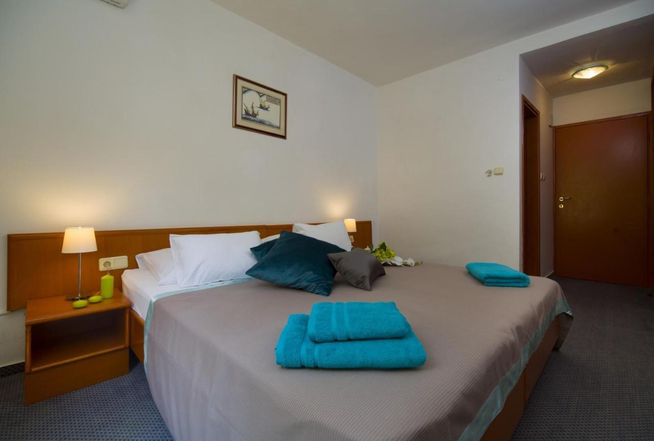 Hotel Faraon Trpanj Exterior photo