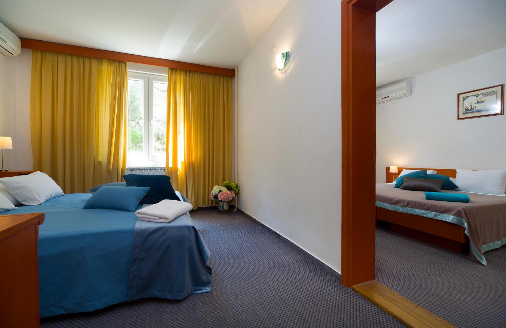 Hotel Faraon Trpanj Exterior photo